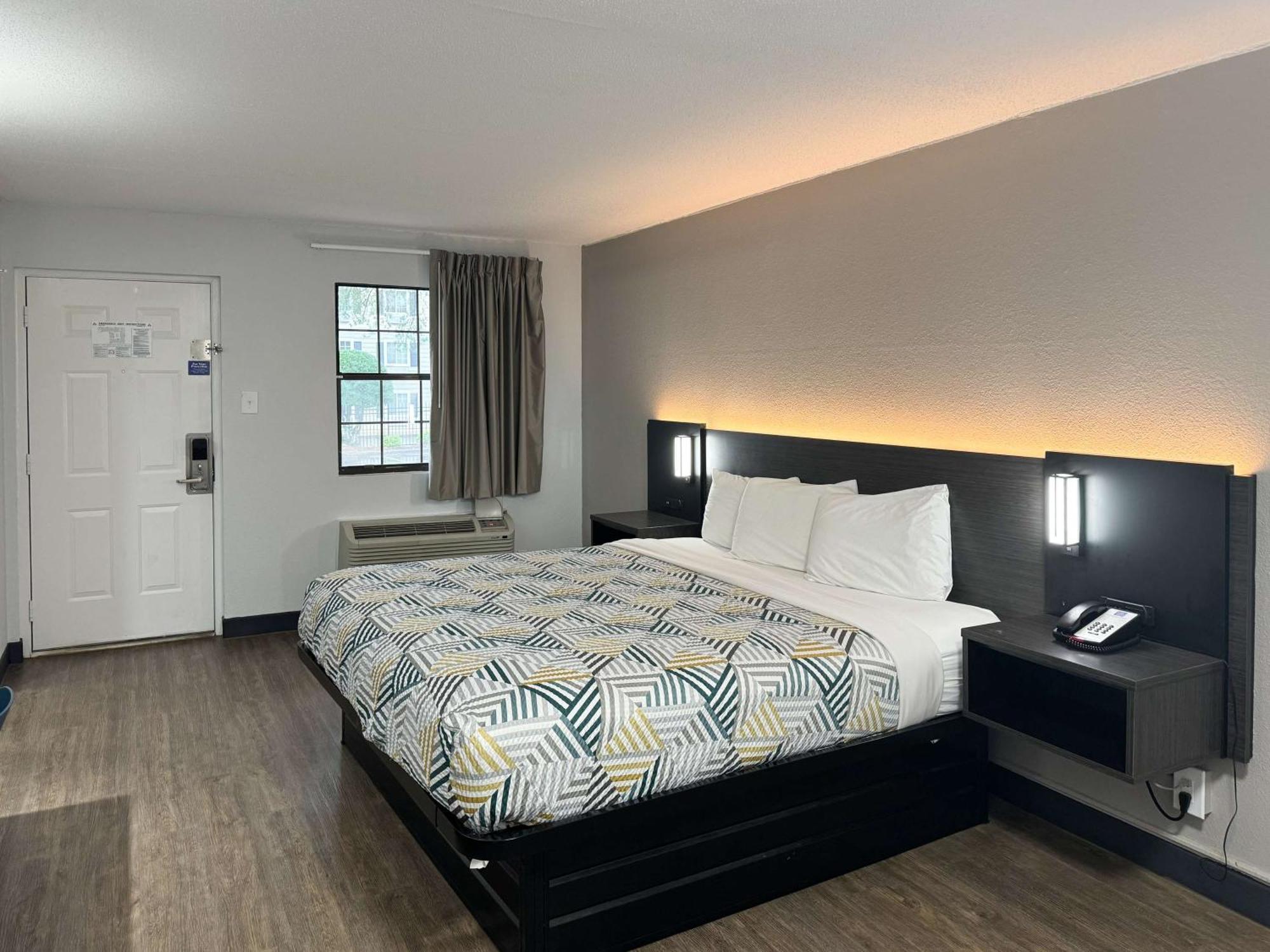 Motel 6 Huntsville Al University Dr. Exterior photo