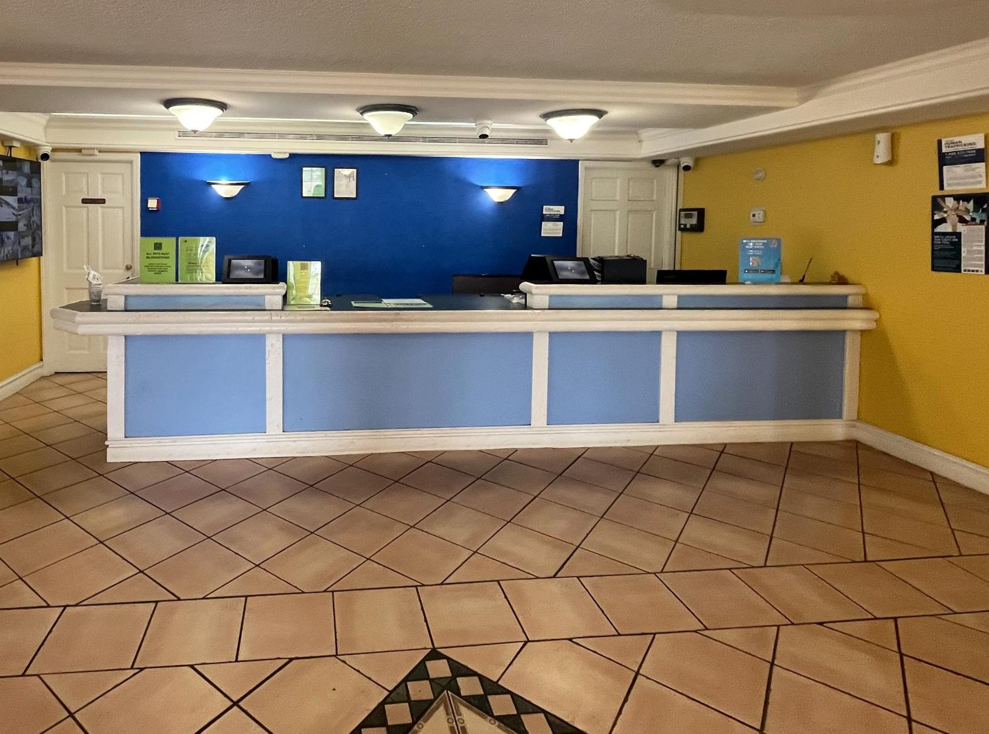 Motel 6 Huntsville Al University Dr. Exterior photo